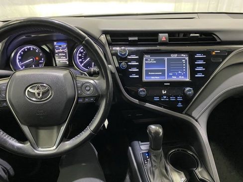 Used 2020 Toyota Camry SE image 20