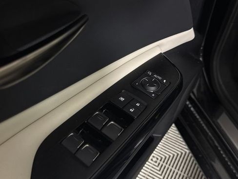 Used 2025 Lexus ES 350 w/ Premium Package FWD image 30