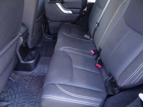 Used 2015 Jeep Wrangler Unlimited Sahara image 8