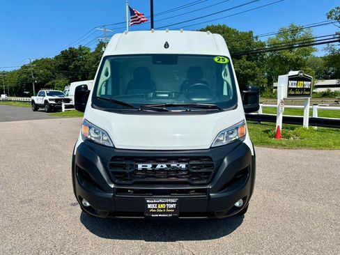 Used 2025 RAM ProMaster 2500 w/ Convenience Group FWD image 2