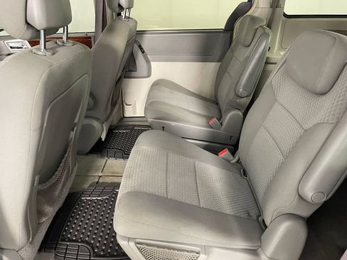 Used 2010 Chrysler Town & Country Touring FWD image 14
