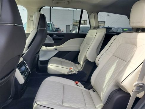 Used 2023 Lincoln Aviator Black Label w/ Jet Package image 33