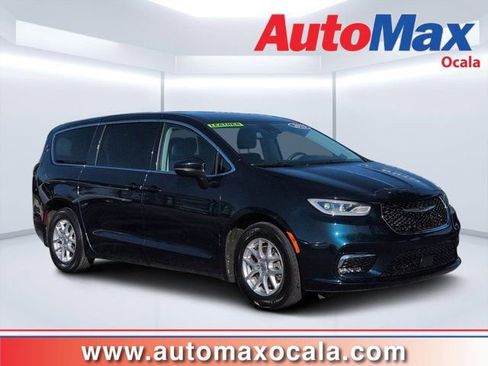 Used 2023 Chrysler Pacifica Touring-L FWD image 1