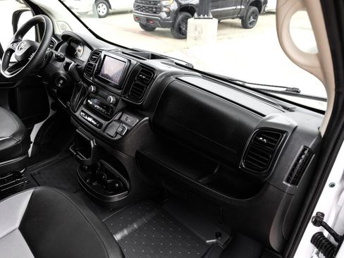 Used 2025 RAM ProMaster 2500 w/ Convenience Group FWD image 9