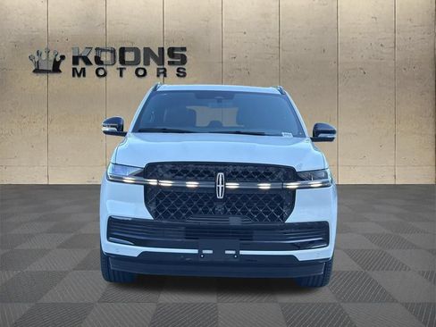 New 2026 Lincoln Navigator L Reserve w/ Jet Appearance Package AWD/4WD image 3