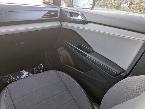 Used 2024 Volkswagen Taos SE image 18