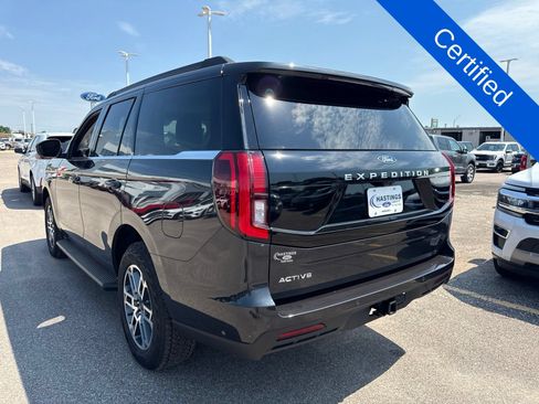 Used 2025 Ford Expedition Active AWD/4WD image 3