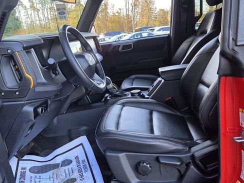 Used 2024 Ford Bronco Badlands image 6