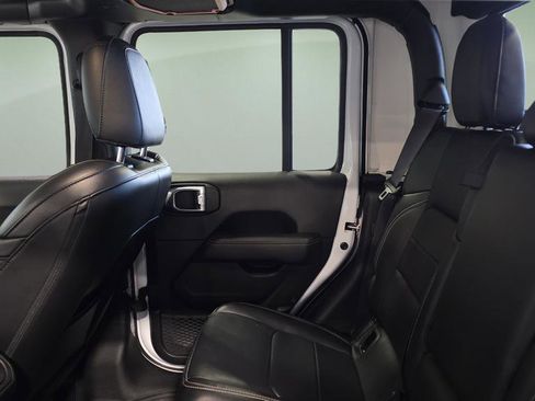 Used 2020 Jeep Gladiator Overland image 16