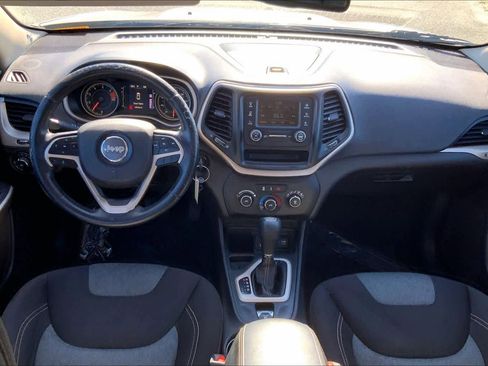 Used 2018 Jeep Cherokee Latitude w/ Altitude Package image 13