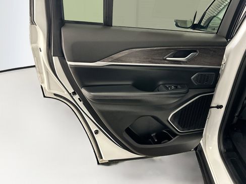 Used 2023 Jeep Grand Cherokee 4WD 4xe image 28