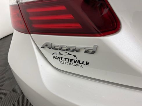 Certified 2017 Honda Accord EX-L image 3