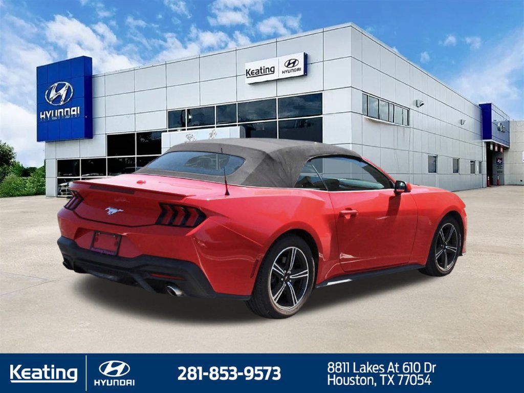 Used 2025 Ford Mustang Convertible RWD image 5