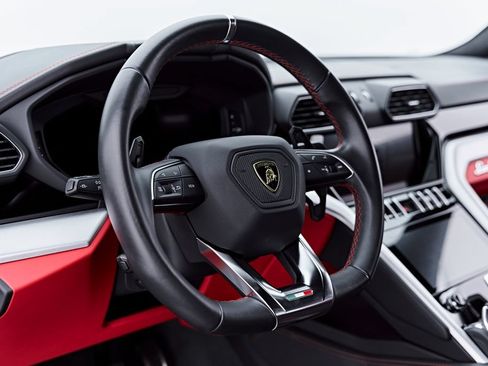 Used 2023 Lamborghini Urus S AWD/4WD image 45