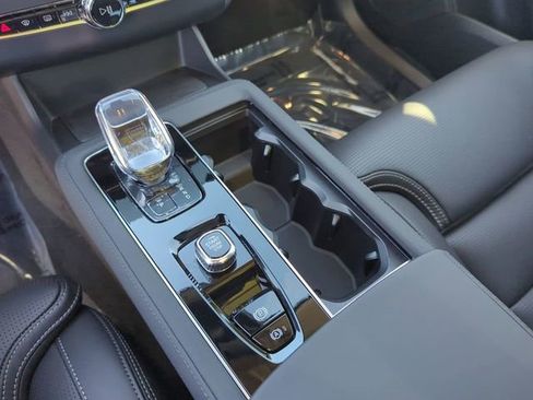 Used 2025 Volvo XC90 B6 Ultra w/ Protection Package Premier image 31