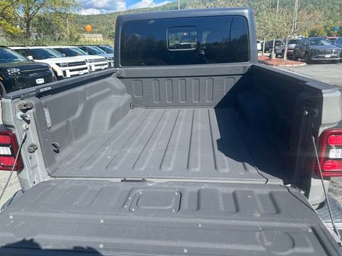 Used 2021 Jeep Gladiator Sport image 21