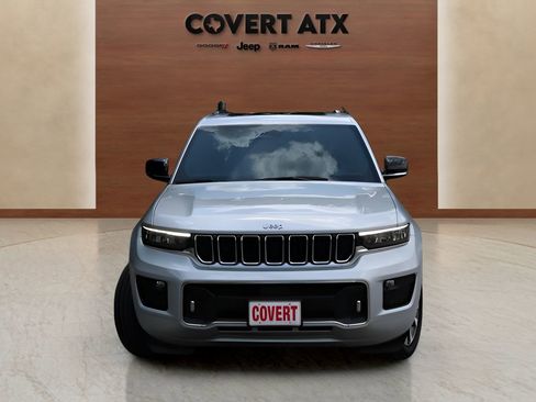Used 2022 Jeep Grand Cherokee Overland w/ Luxury Tech Group IV RWD image 8