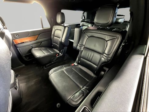 Used 2019 Lincoln Navigator L Select AWD/4WD image 21