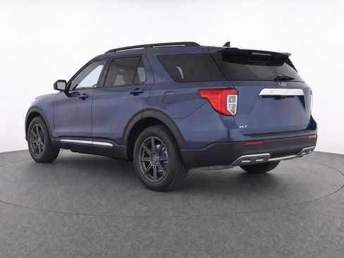 Used 2021 Ford Explorer XLT w/ Equipment Group 202A RWD image 3