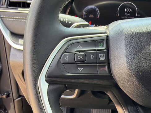 Used 2024 Jeep Grand Cherokee Laredo RWD image 16