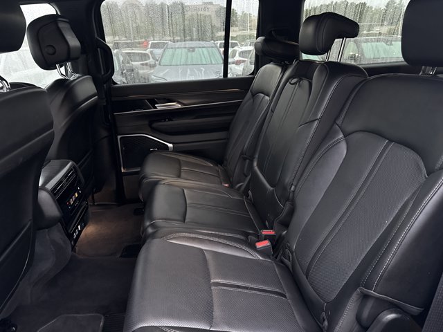 Used 2024 Jeep Wagoneer L Series II RWD image 6