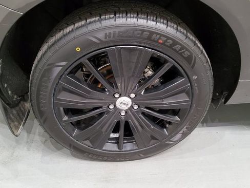 Used 2022 Volvo XC60 B5 Inscription w/ Advanced Package image 36