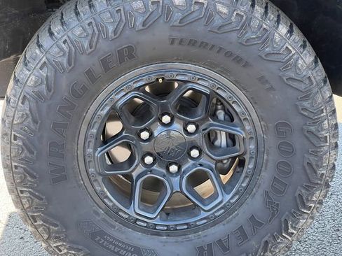 Used 2025 Chevrolet Colorado ZR2 w/ ZR2 Bison Edition AWD/4WD image 15