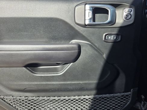 Used 2018 Jeep Wrangler Unlimited Sport S image 22