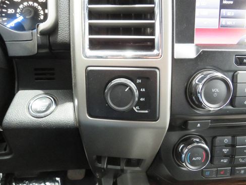 Used 2015 Ford F150 Lariat image 25