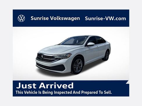 Used 2024 Volkswagen Jetta SE FWD image 1