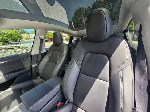 Used 2025 Tesla Model Y Long Range RWD image 36