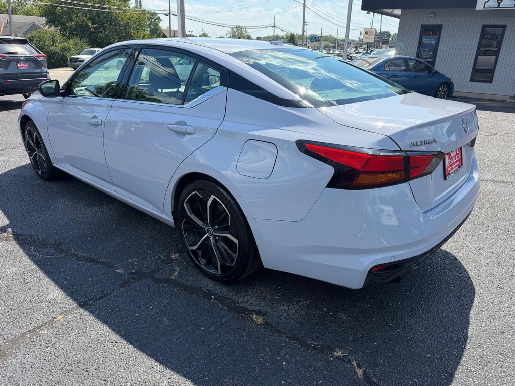 Used 2024 Nissan Altima 2.5 SR FWD image 10