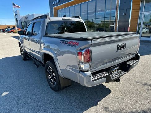 Used 2020 Toyota Tacoma TRD Sport w/ TRD Premium Sport Package AWD/4WD image 9