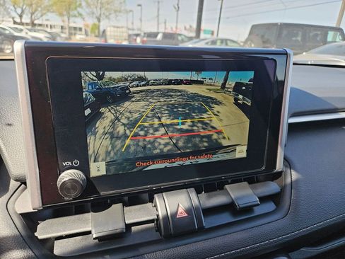 Used 2025 Toyota RAV4 XLE image 22