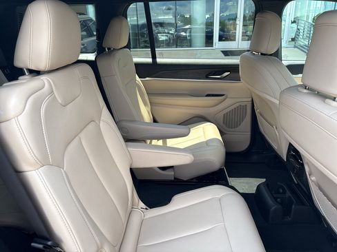 Used 2024 Jeep Grand Cherokee L Limited RWD image 15