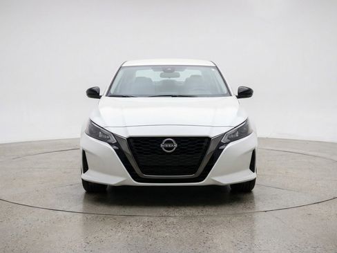 Used 2025 Nissan Altima 2.5 SV FWD image 2