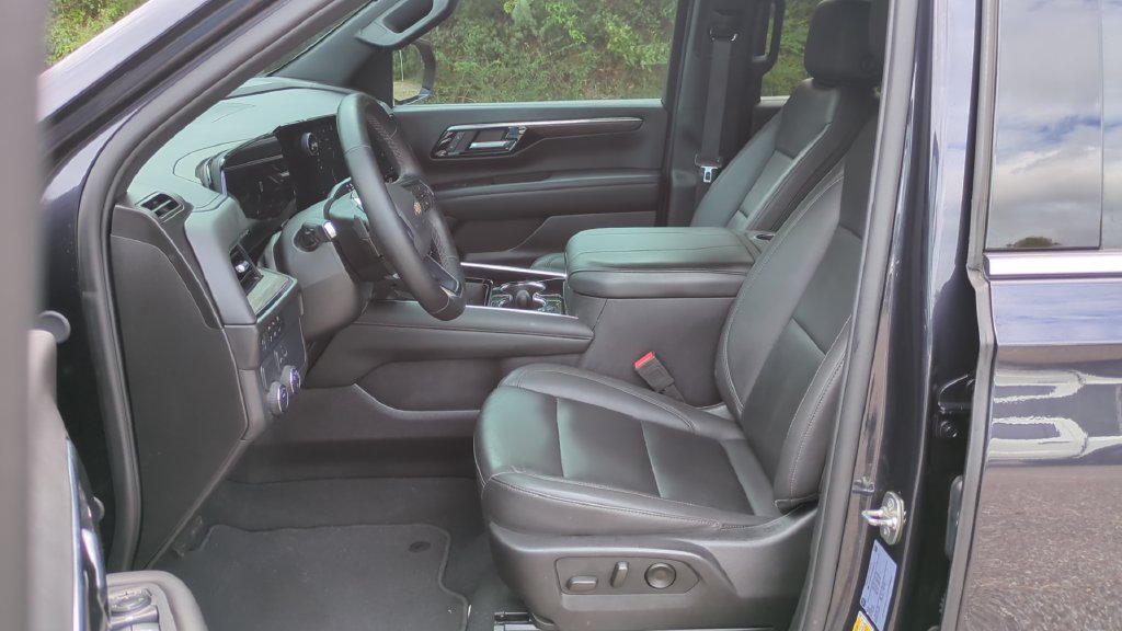 Used 2025 Chevrolet Tahoe LT RWD image 11