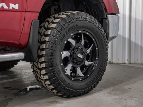 Used 2017 Nissan Titan SV image 60