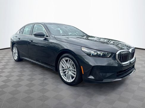 Used 2025 BMW 530i xDrive AWD/4WD image 4