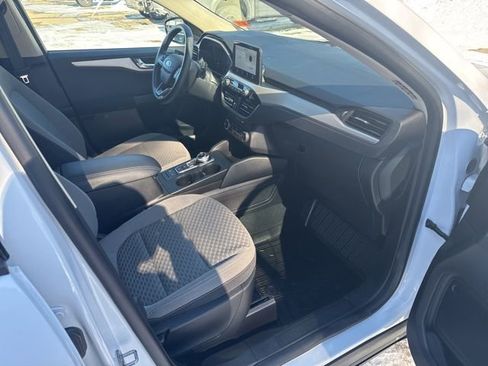 Used 2020 Ford Escape SE image 16