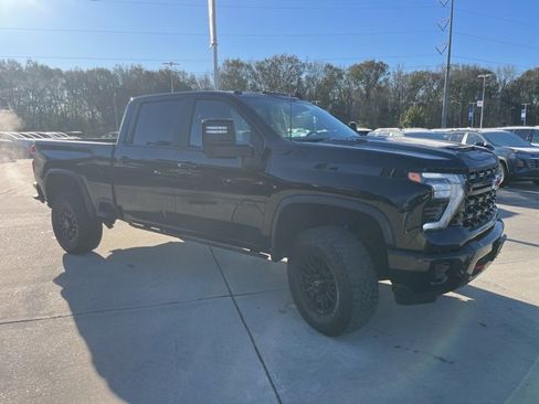 Used 2024 Chevrolet Silverado 2500 ZR2 w/ Technology Package image 13