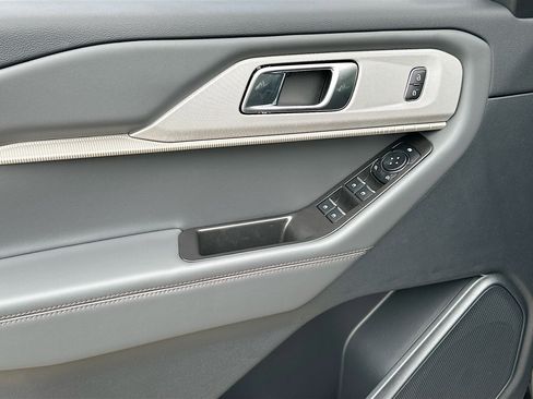 New 2026 Ford Explorer Active RWD image 13