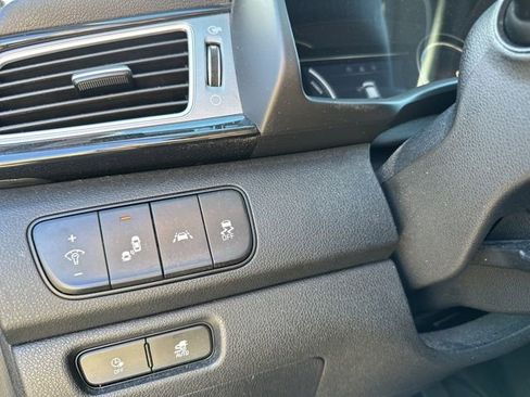 Used 2019 Kia Niro EX w/ Cold Weather Package 2.0 image 43