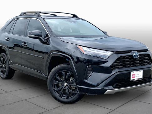 Used 2024 Toyota RAV4 SE AWD/4WD image 3