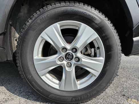 Used 2021 Toyota RAV4 XLE AWD/4WD image 44