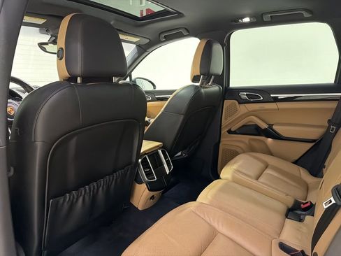 Used 2016 Porsche Cayenne image 25