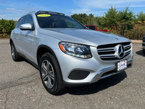 Used 2019 Mercedes-Benz GLC 300 4MATIC image 3