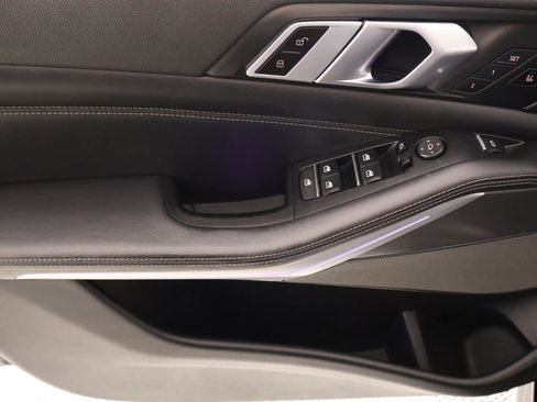 Used 2021 BMW X5 xDrive40i w/ M Sport Package AWD/4WD image 17