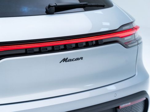 Certified 2026 Porsche Macan AWD/4WD image 13