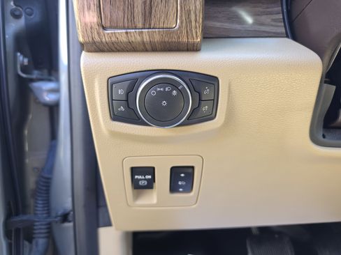 Used 2019 Ford F150 Lariat w/ Trailer Tow Package AWD/4WD image 19